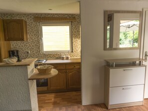 Fridge, microwave, oven, cookware/dishes/utensils