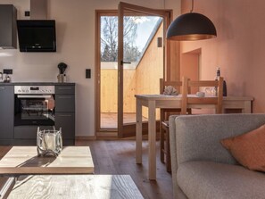 TV - EXCLUSIVE FERIENWOHNUNG MIT EIGENER SAUNA by Interhome (Regen)