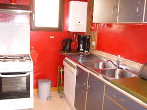 Frigorifero, microonde, forno, lavastoviglie