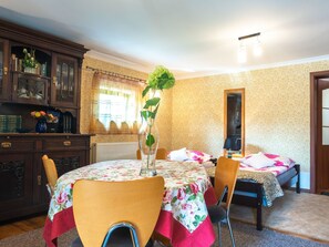 Dining - Wohnung mit Terrasse, Garten und Grill by Interhome (Myslakowice)