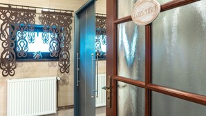 A room with a frosted glass door, a decorative metal partition, and a radiator. - Wohnung mit Terrasse, Garten und Grill by Interhome (Myslakowice)