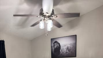 2 slaapkamers, een strijkplank/strijkijzer, wifi, beddengoed