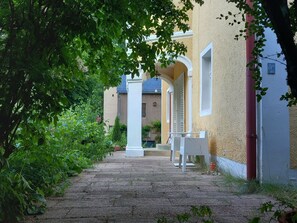 Terrace/patio - Mittermurnthal in historischer Villa by Interhome (Neunburg)