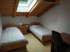 4 bedrooms, Internet - mit eigener Sonnenterrasse by Interhome (Donja Trebusa)