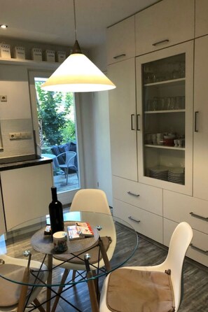 Dining - Reetdach Ferienhaus am Lübbesee Sauna Bootsteg neu by Interhome (Boitzenburger Land)
