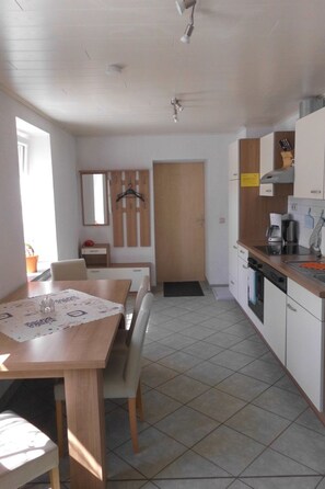 Fridge, microwave, oven, dishwasher - Mortelgrund by Interhome (Sayda)