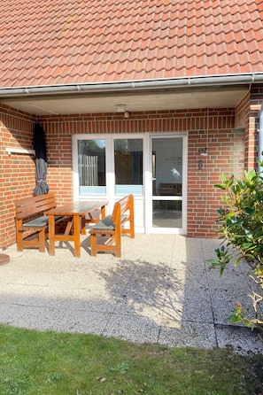 Outdoor dining - Möwengruß by Interhome (Norden)
