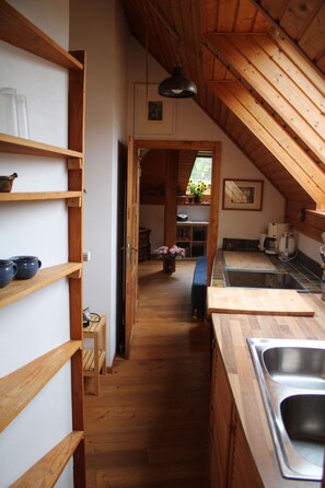 Kühlschrank, Ofen, Kochgeschirr/Geschirr/Besteck