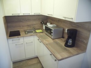 Fridge, microwave, dishwasher, cookware/dishes/utensils - Urlaubsappartem Wegg by Interhome (Archsum)