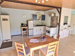 Fridge, oven, cookware/dishes/utensils - Ankerplatz by Interhome (Bad Doberan)