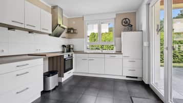 Kühlschrank, Mikrowelle, Ofen, Geschirrspüler