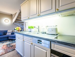 Fridge, dishwasher, cookware/dishes/utensils - Schöne Ferienwohnung in Morsum by Interhome (Archsum)