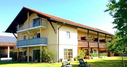 Gemütliche Ferienwohnung mit großem Garten by Interhome