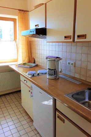 Kjøleskap og kjøkkenutstyr