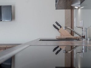 Fridge, oven, dishwasher, cookware/dishes/utensils - The Peak Sölden by Interhome (Sölden)