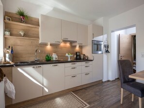 Refrigerador, microondas, horno y lavavajillas 