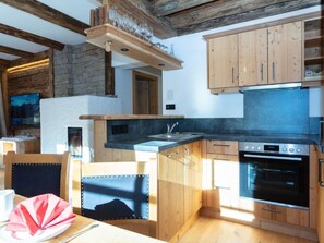 Kühlschrank, Ofen, Geschirrspüler, Kochgeschirr/Geschirr/Besteck