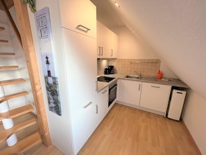 Kühlschrank, Mikrowelle, Ofen, Geschirrspüler