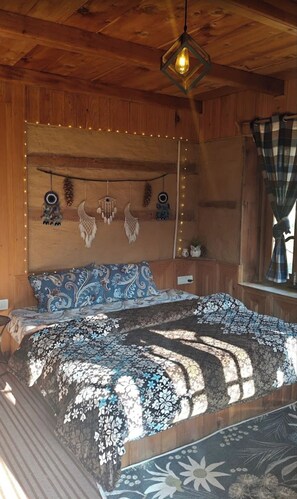 Deluxe Room | Free WiFi, bed sheets - Adventure Lodge Jibhi (Banjar)