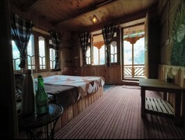 Deluxe Room | Free WiFi, bed sheets