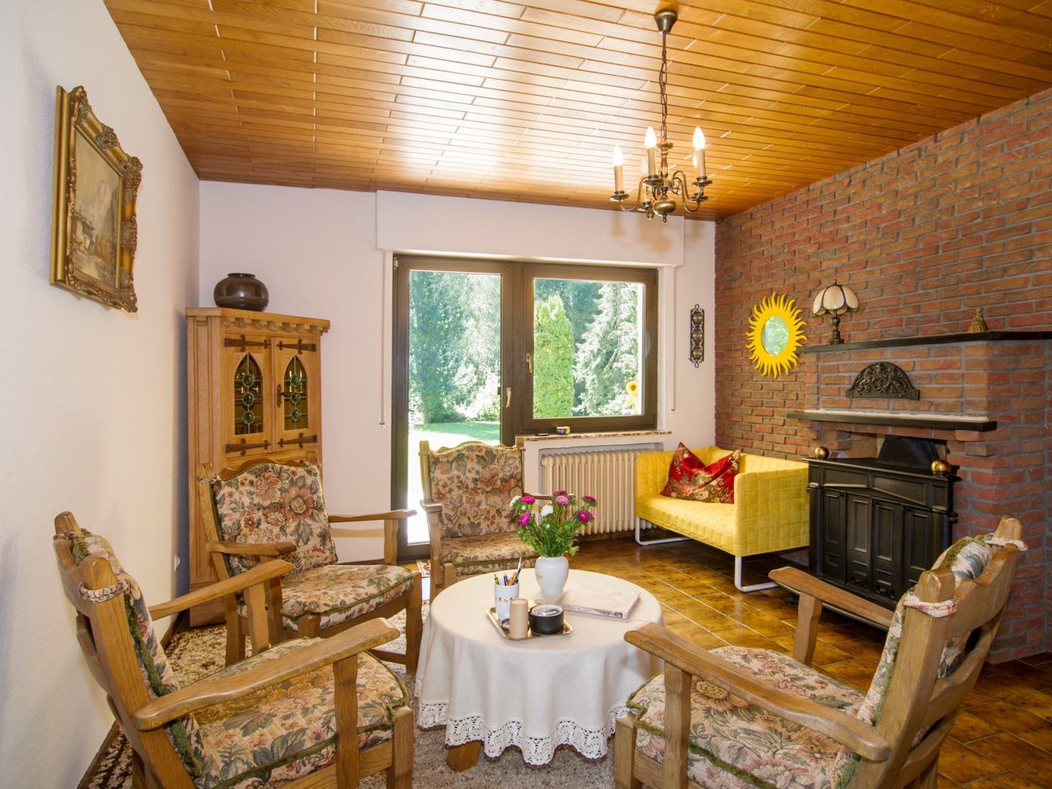 Een televisie en een dvd-speler