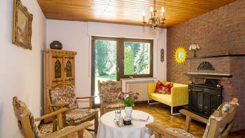 Een televisie en een dvd-speler