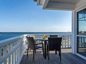 Outdoor dining - Strand Hus by Seeblick Ferien ORO direkt am Strand by Interhome (Hasselberg)