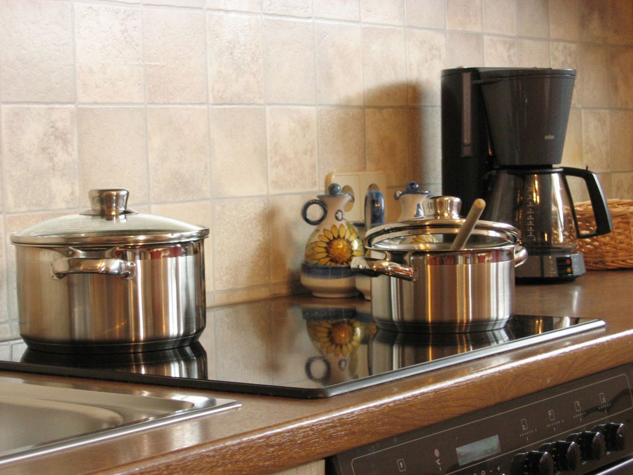 Kühlschrank, Mikrowelle, Ofen, Geschirrspüler