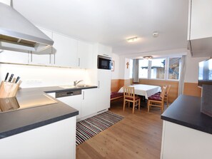Fridge, microwave, oven, dishwasher - Appartement 303/201 by Interhome (Kappl)