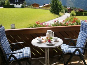Outdoor dining - Apartment Bergblick by Interhome (Abtenau)