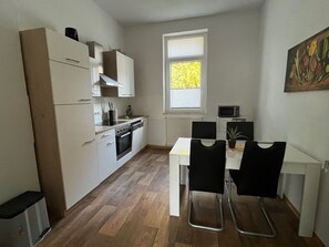 Fridge, microwave, oven, dishwasher - Frisch renoviert ruhig und zentral gelegen by Interhome (Wilhelmshaven)
