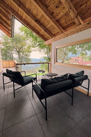 Terrace/patio - Sonniges Berghaus, ruhige Lage, phantastischer Weitblick by Interhome (Sankt Urban)