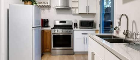 Coffee/tea maker, fridge, microwave, stovetop