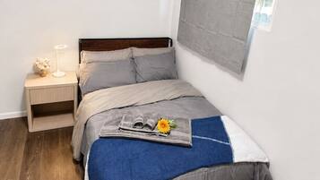 1 bedroom, desk, WiFi (free), bed sheets