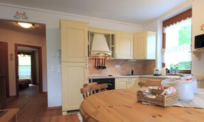 Fridge, microwave, dishwasher, cookware/dishes/utensils - DORFBLICK by Interhome (Bad Kleinkirchheim)