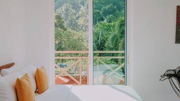Vila superluxo, piscina particular, vista para o mar | Cofres nos quartos, cortinas blackout, quartos à prova de som