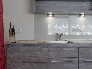 Fridge, oven, dishwasher, cookware/dishes/utensils - The Peak Sölden by Interhome (Sölden)