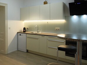 Fridge, oven, dishwasher, cookware/dishes/utensils - 3-Zimmer Wohnung by Interhome (Vienna)
