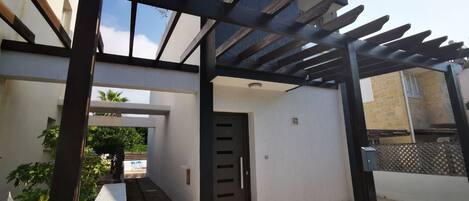 المنشأة من الخارج