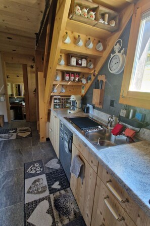 Fridge, oven, dishwasher, cookware/dishes/utensils - Chalet Birki Axalp by Interhome (Brienz)