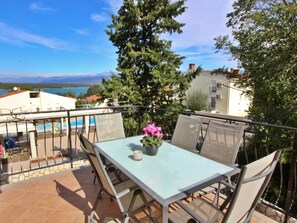 تناول الطعام بالخارج