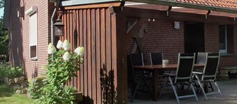 mit überdachter Terrasse und Carport by Interhome