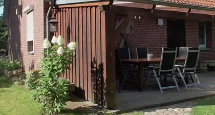 mit ĂŒberdachter Terrasse und Carport by Interhome