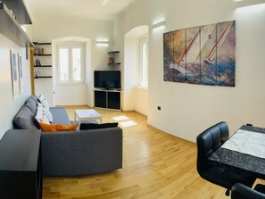 TV - Tashi Urban Stay, 2 BR Wohnung Rijeka Center" by Interhome (Rijeka)