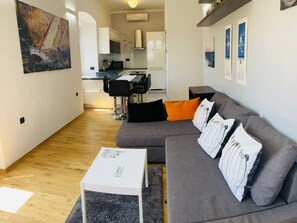 TV - Tashi Urban Stay, 2 BR Wohnung Rijeka Center" by Interhome (Rijeka)