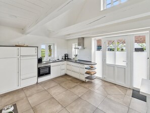 Kühlschrank, Ofen, Geschirrspüler, Kochgeschirr/Geschirr/Besteck