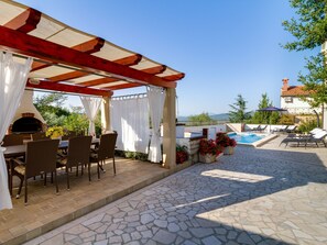 Outdoor dining - "Villa Agneza" by Interhome (Pula/Rakalj)
