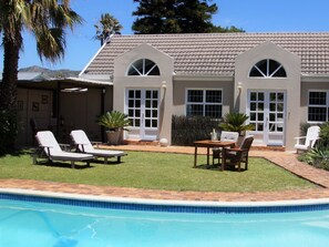 Lämmitetty uima-allas