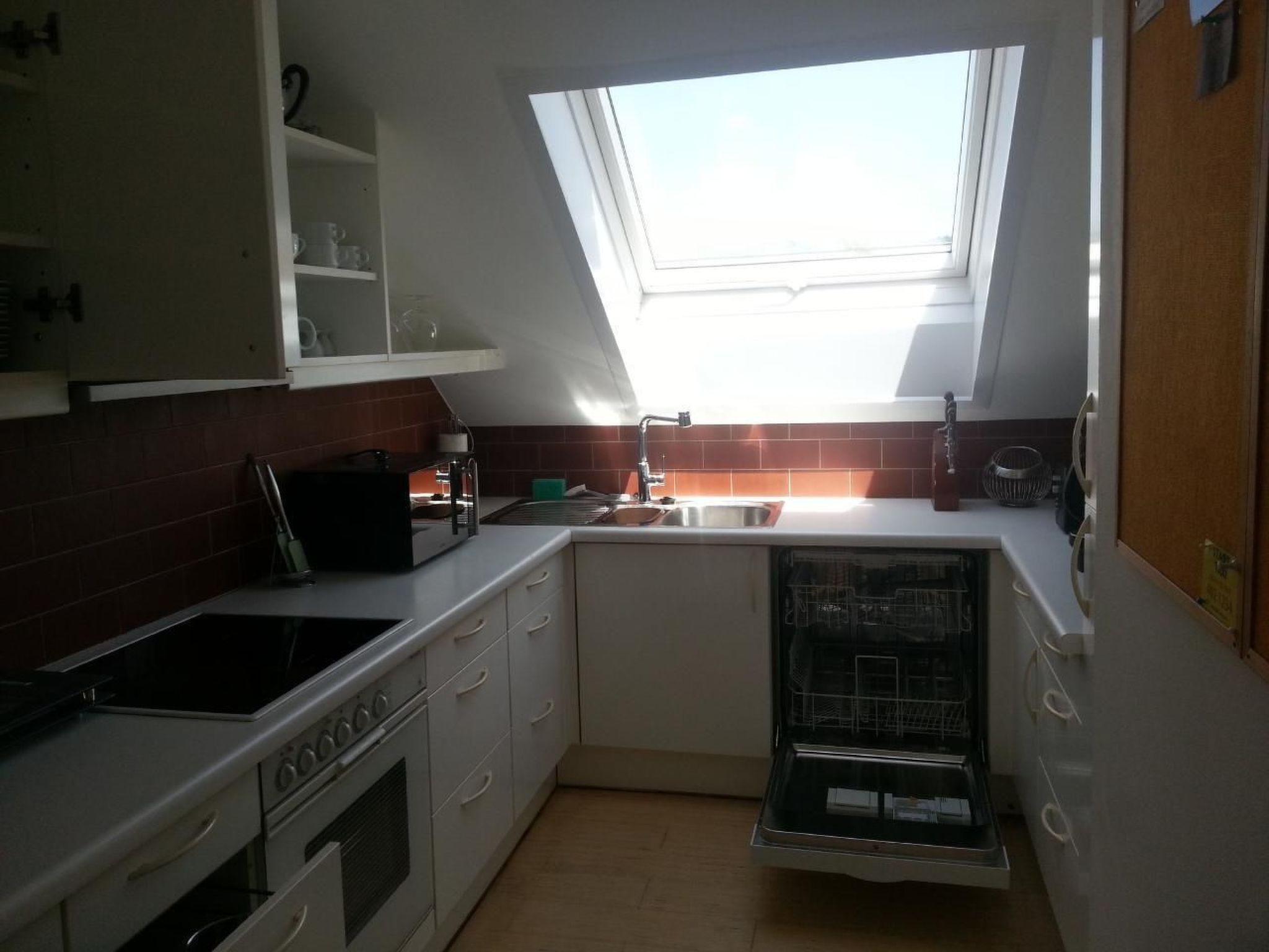 Kühlschrank, Mikrowelle, Ofen, Geschirrspüler