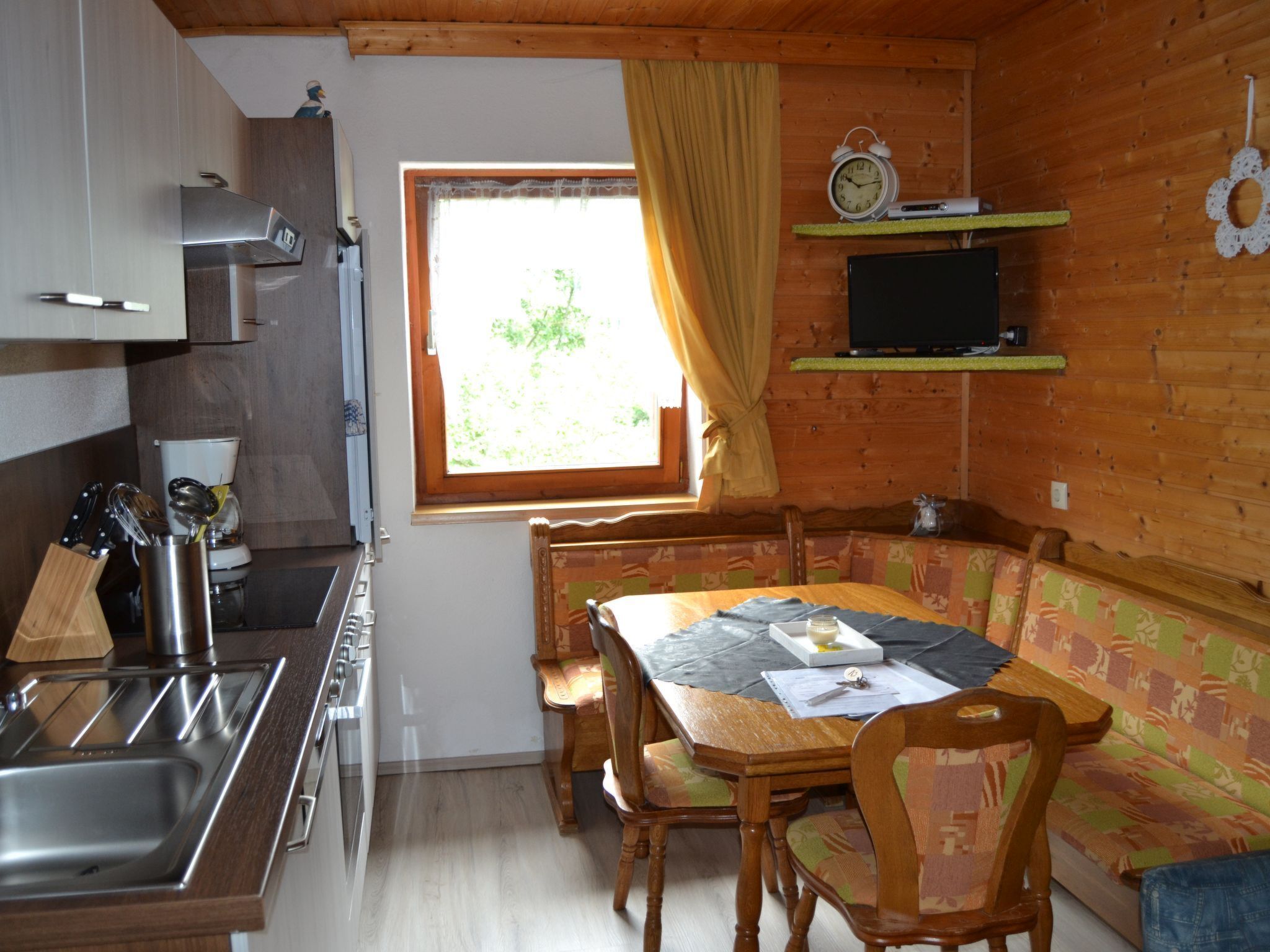 Kühlschrank, Ofen, Geschirrspüler, Kochgeschirr/Geschirr/Besteck